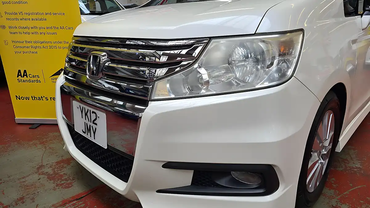 Used 2012 Honda Stepwagon Spada White - Interior and Exterior details 15