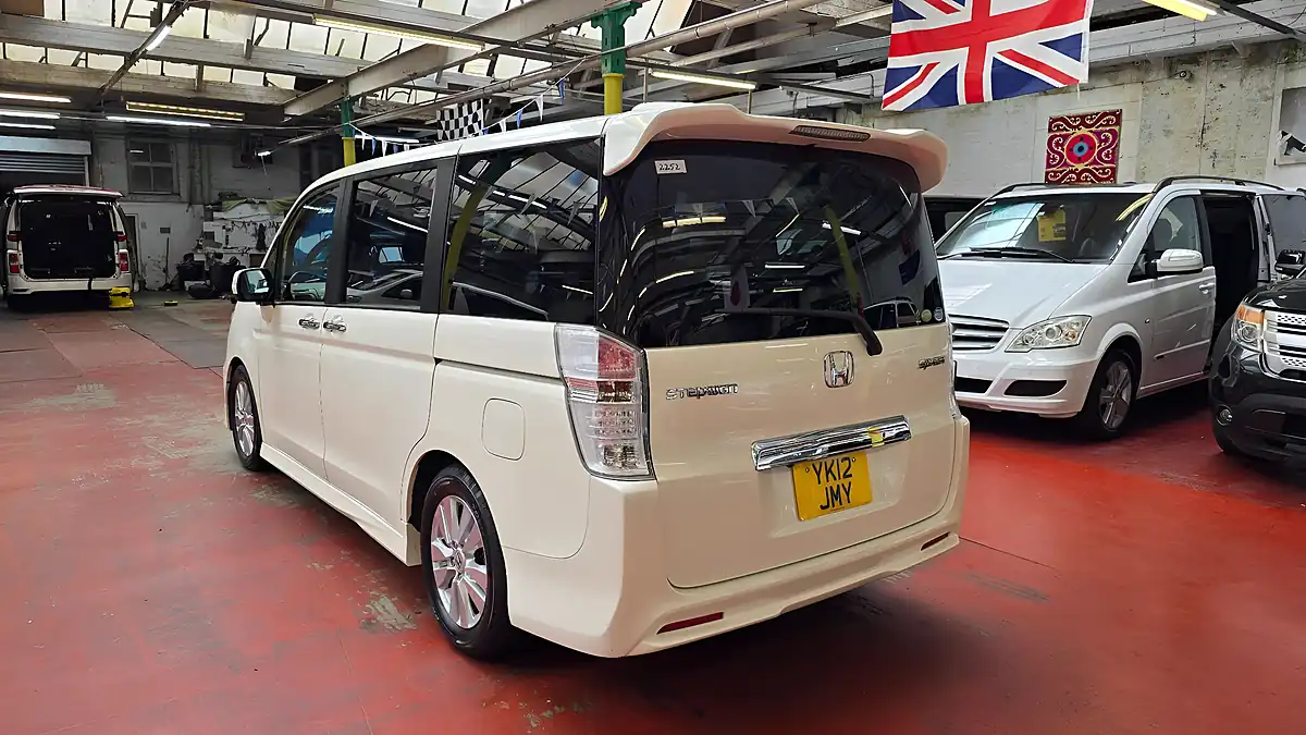 Used 2012 Honda Stepwagon Spada White - Interior and Exterior details 18