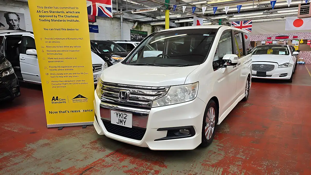 Used 2012 Honda Stepwagon Spada White - Interior and Exterior details 2