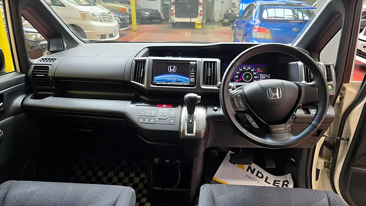 Used 2012 Honda Stepwagon Spada White - Interior and Exterior details 3