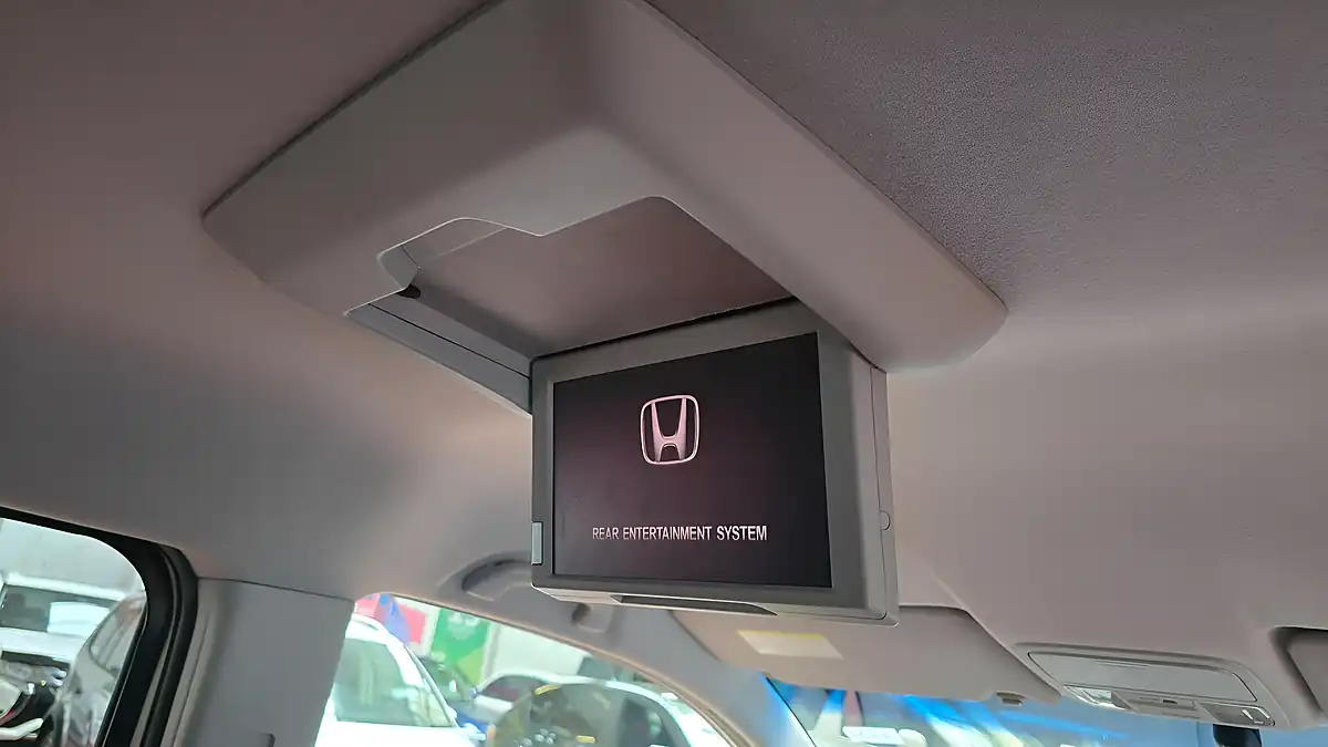 Used 2012 Honda Stepwagon Spada White - Interior and Exterior details 7
