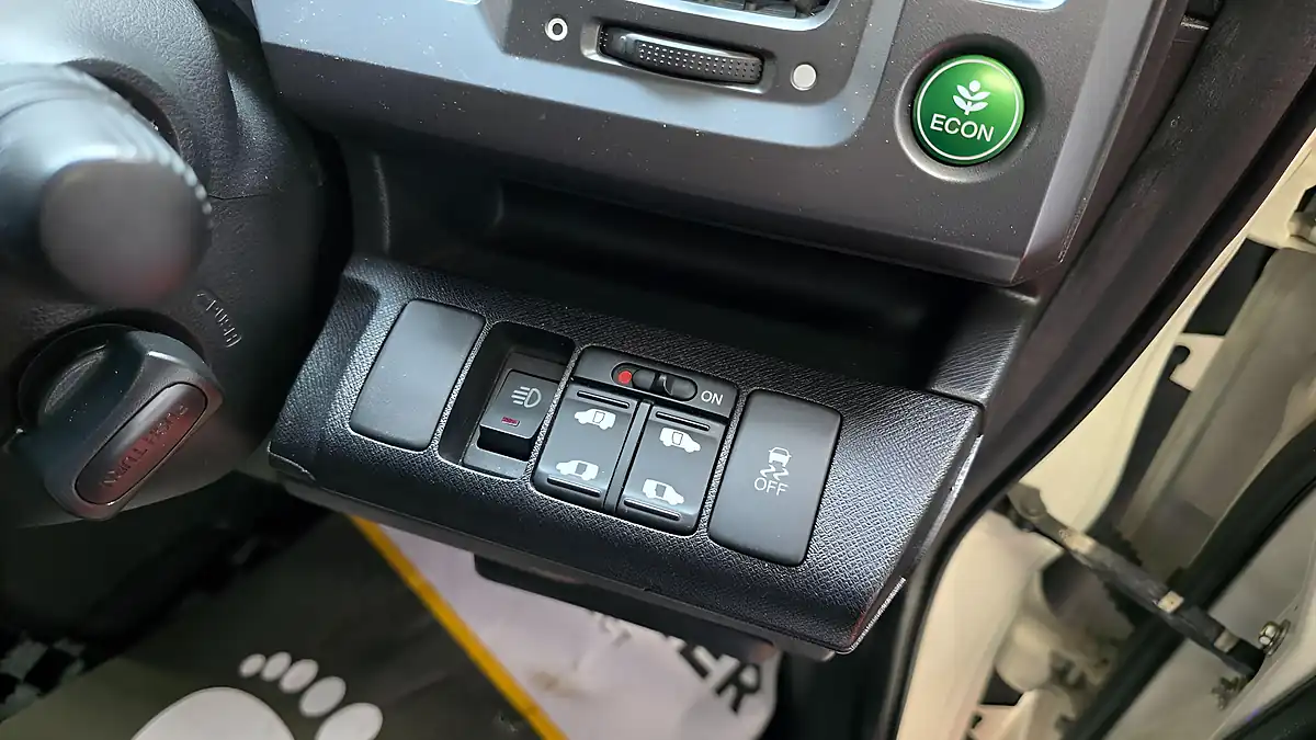 Used 2012 Honda Stepwagon Spada White - Interior and Exterior details 8
