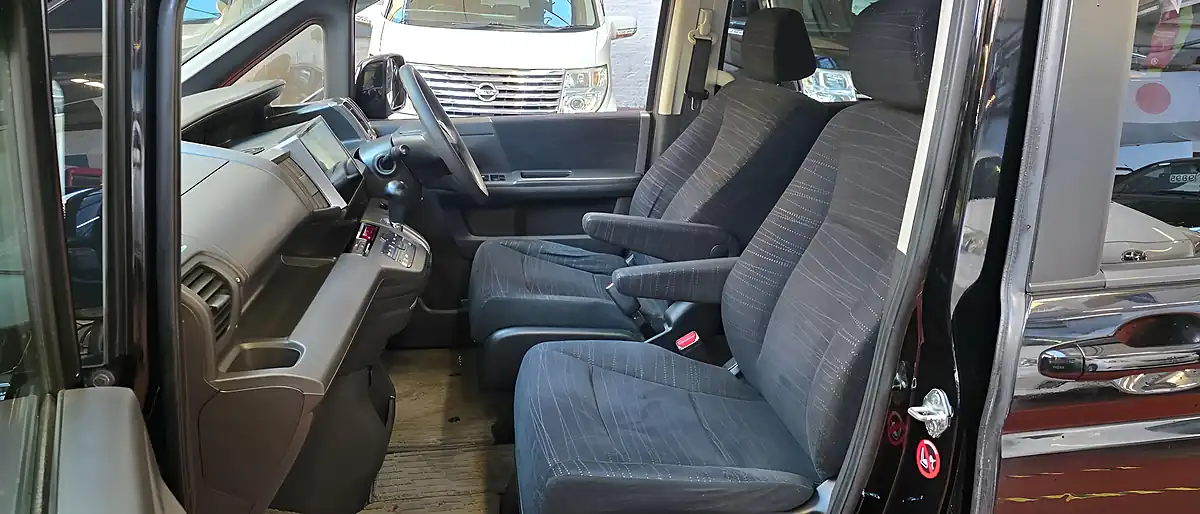 Used 2012 Honda Stepwagon Uk Satnav Black - Interior and Exterior details 7