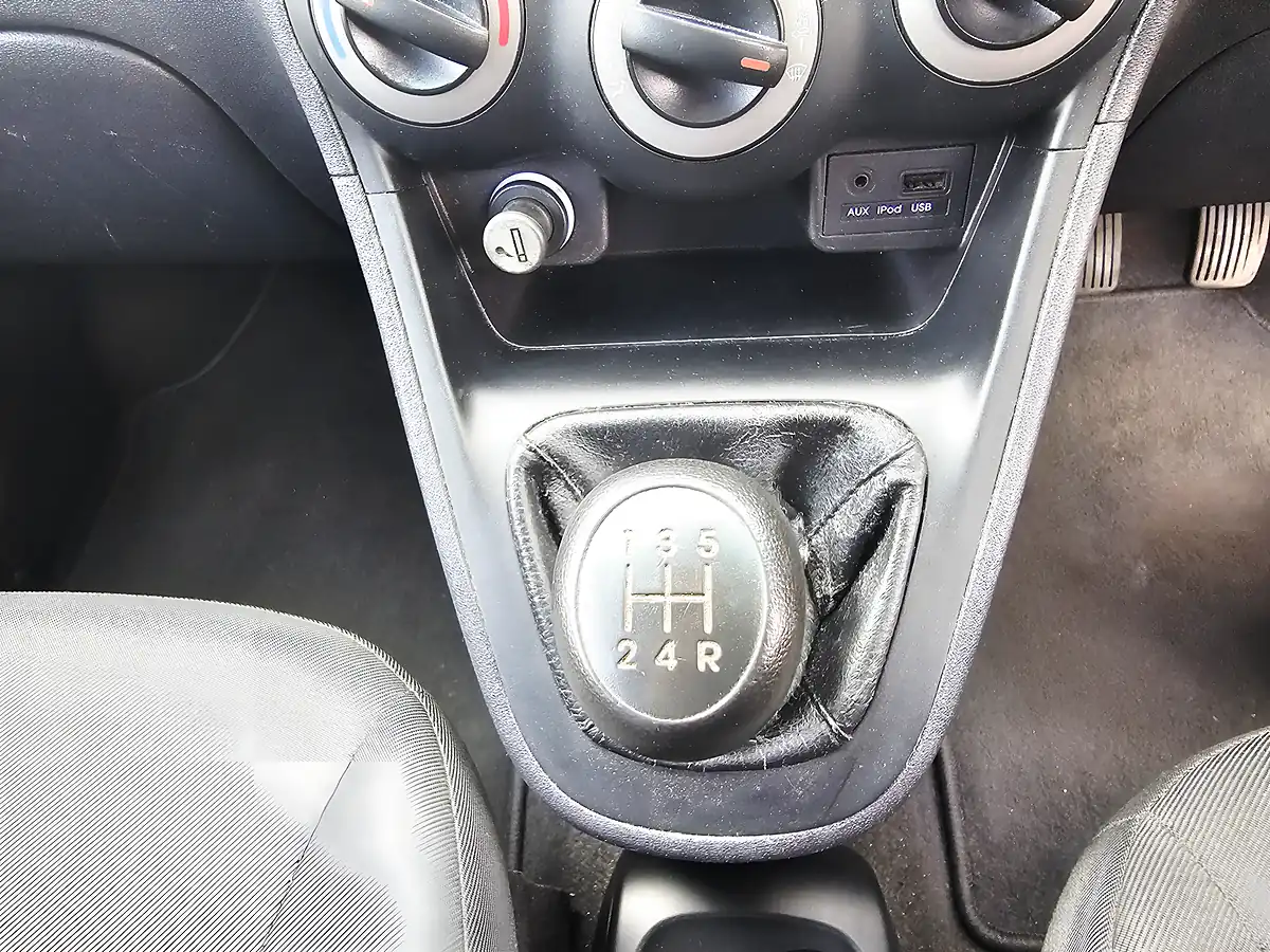 Used 2012 Hyundai i10 Active Black - Interior and Exterior details 10