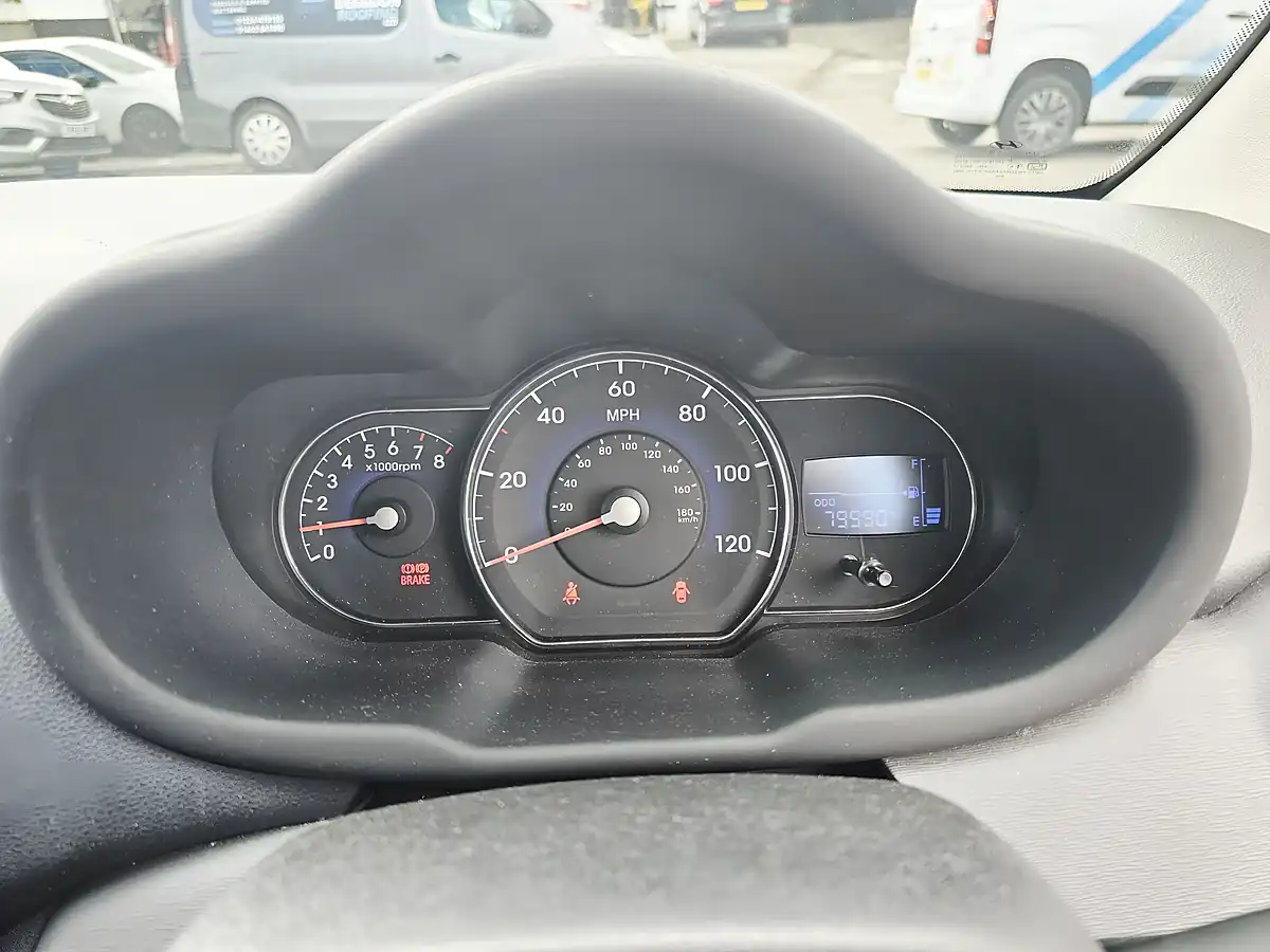 Used 2012 Hyundai i10 Active Black - Interior and Exterior details 12