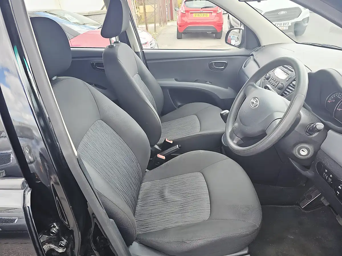 Used 2012 Hyundai i10 Active Black - Interior and Exterior details 9