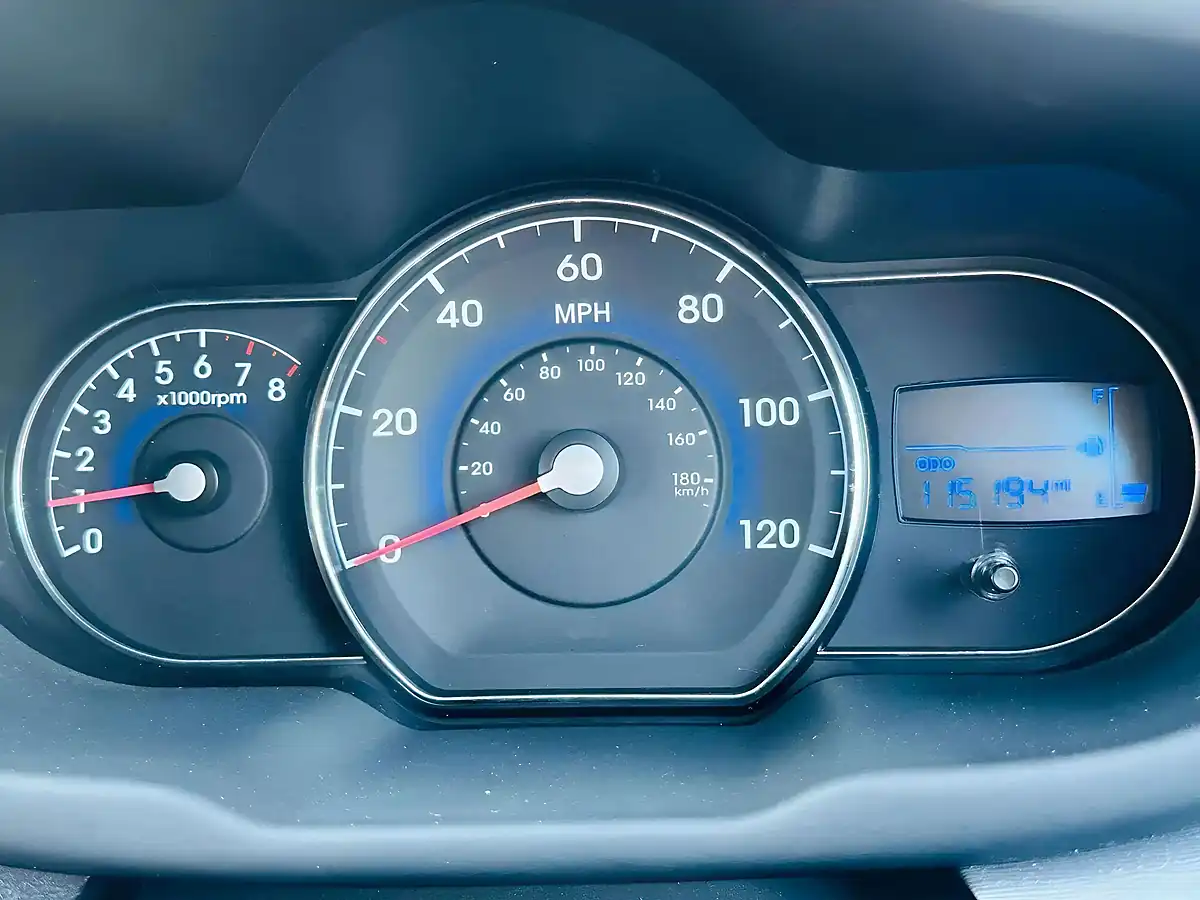 Used 2012 Hyundai I10 Active Red - Interior and Exterior details 10
