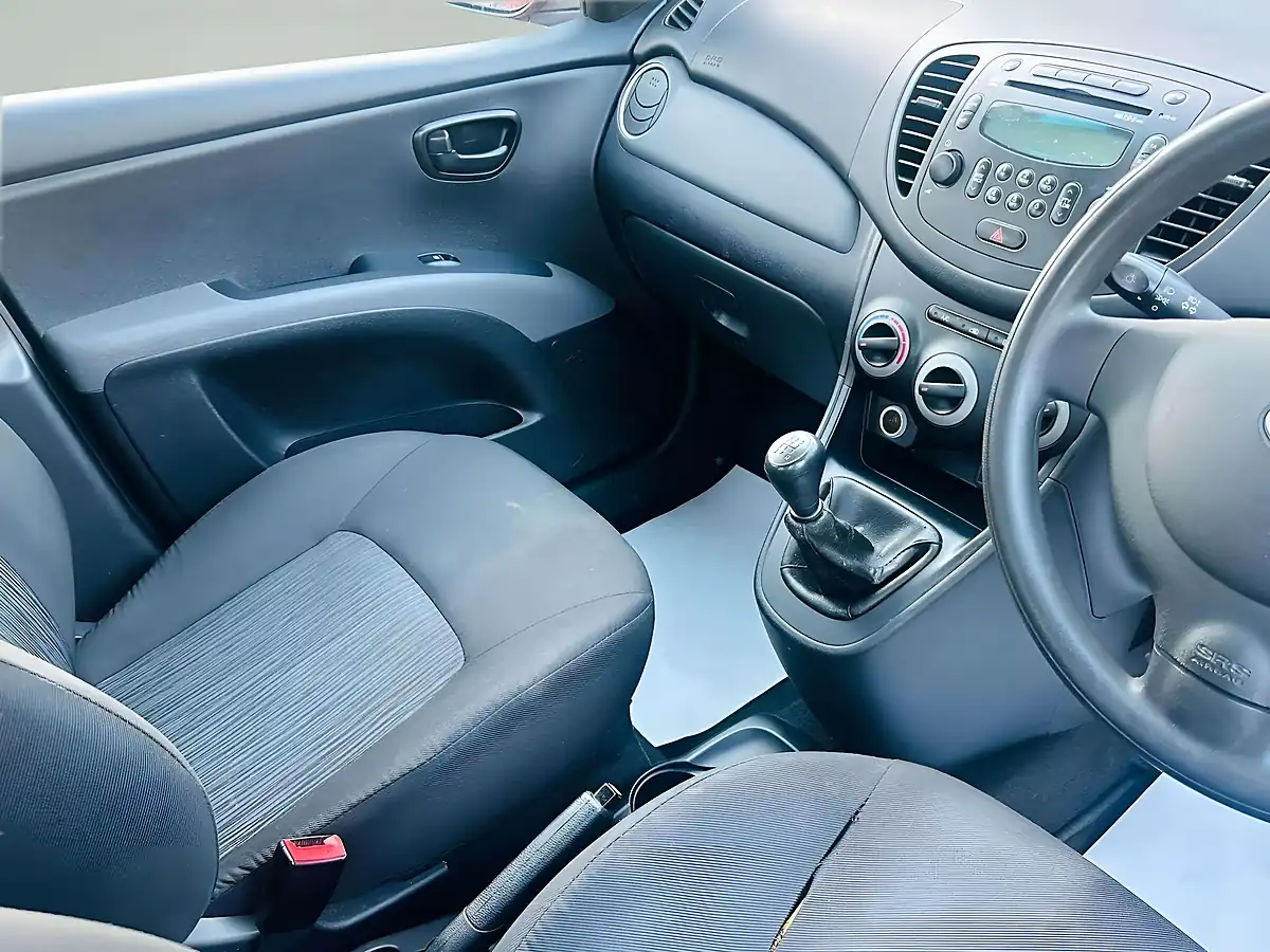 Used 2012 Hyundai I10 Active Red - Interior and Exterior details 9