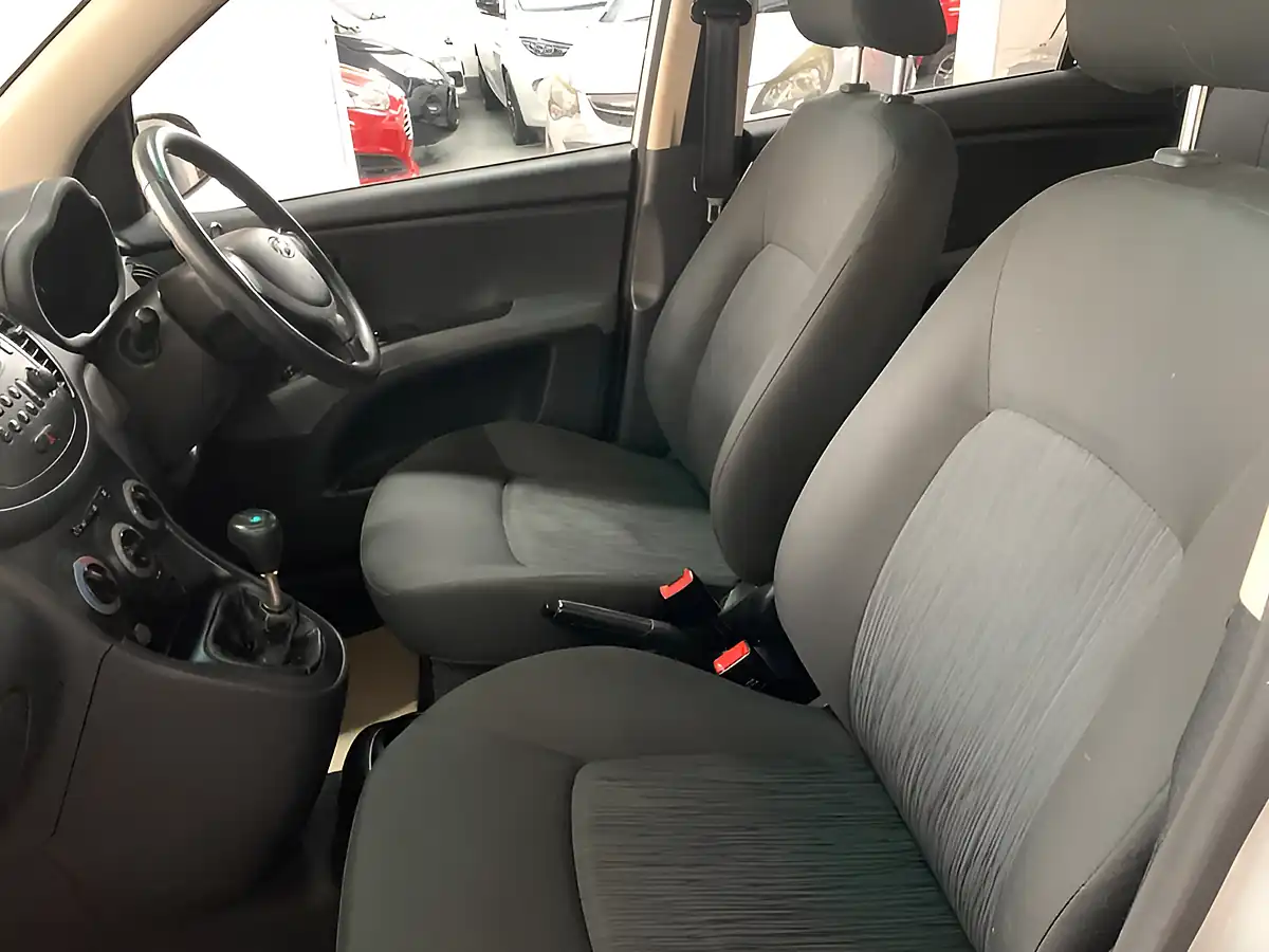 Used 2012 Hyundai i10 Active Silver - Interior and Exterior details 11