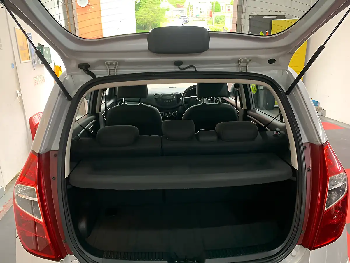 Used 2012 Hyundai i10 Active Silver - Interior and Exterior details 12