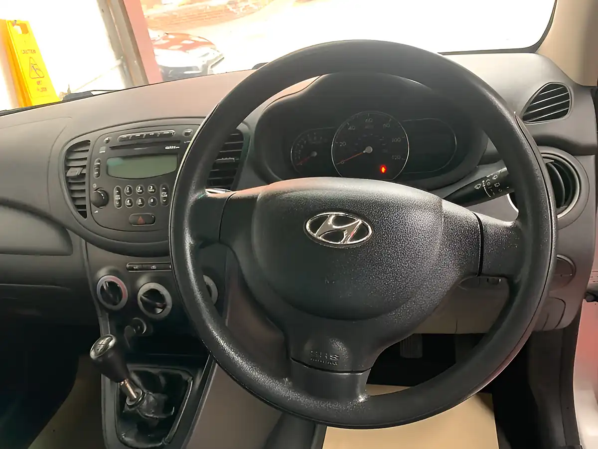 Used 2012 Hyundai i10 Active Silver - Interior and Exterior details 14