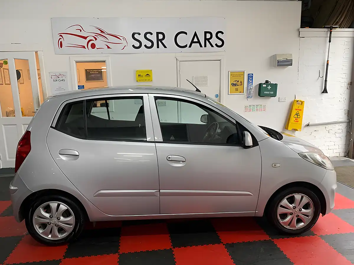 Used 2012 Hyundai i10 Active Silver - Interior and Exterior details 5