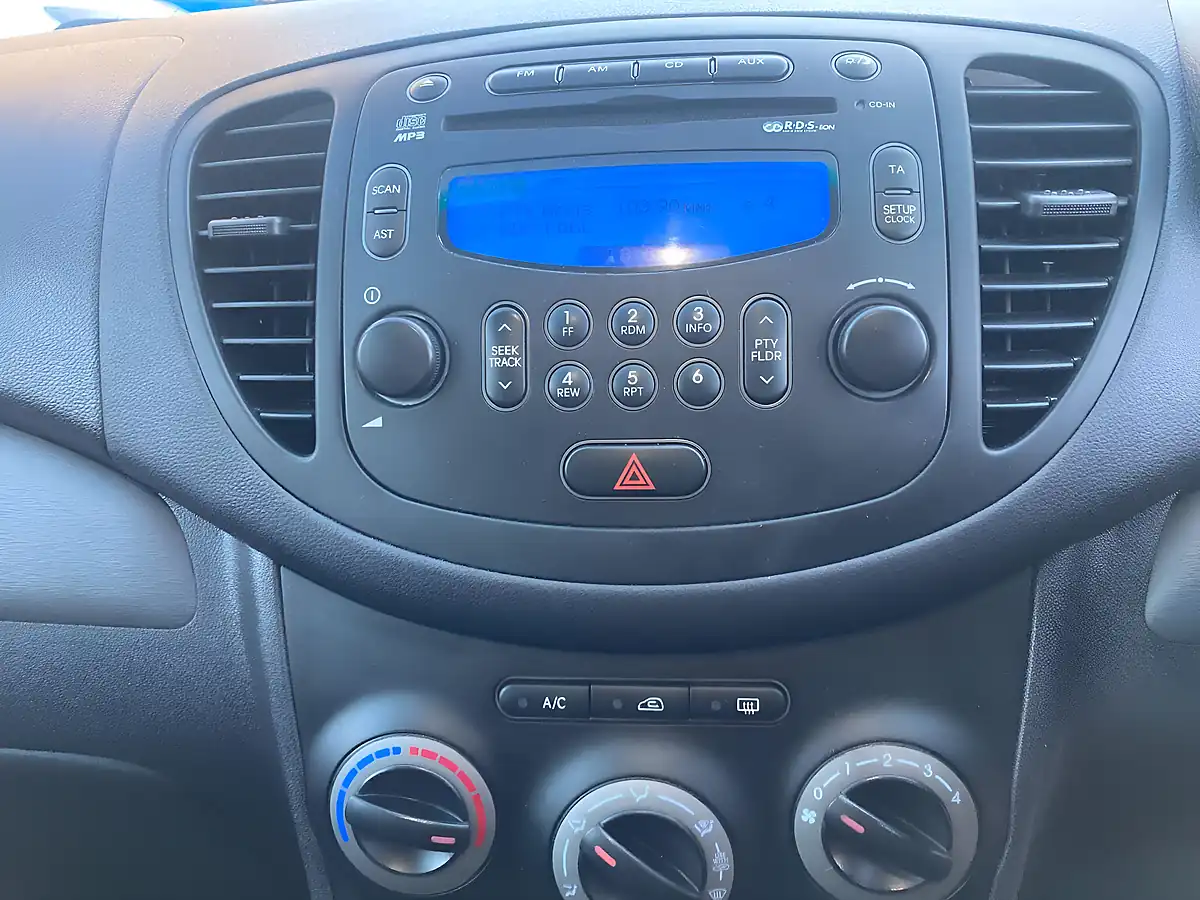 Used 2012 Hyundai I10 Active Silver - Interior and Exterior details 14