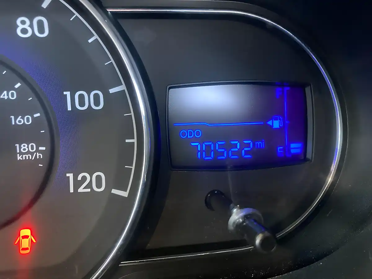 Used 2012 Hyundai I10 Active Silver - Interior and Exterior details 15
