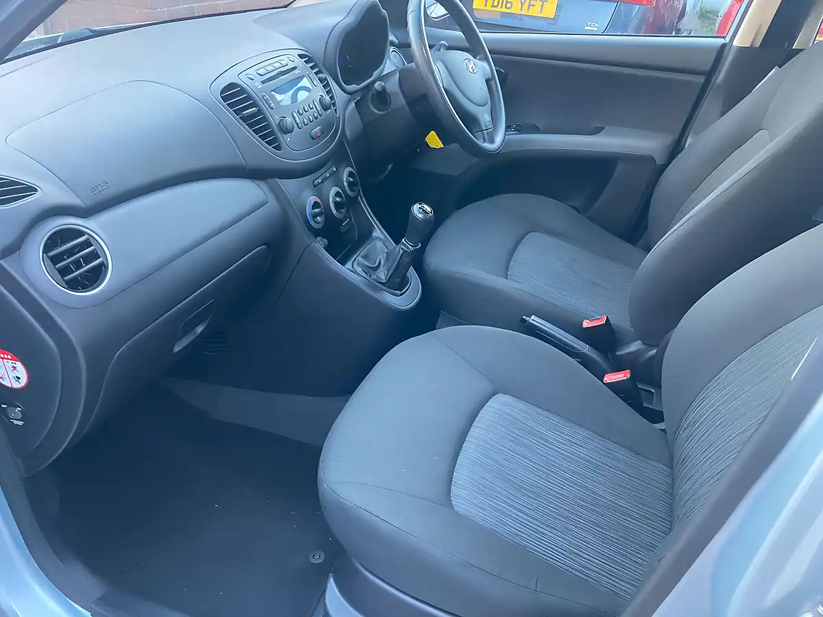 Used 2012 Hyundai I10 Active Silver - Interior and Exterior details 18