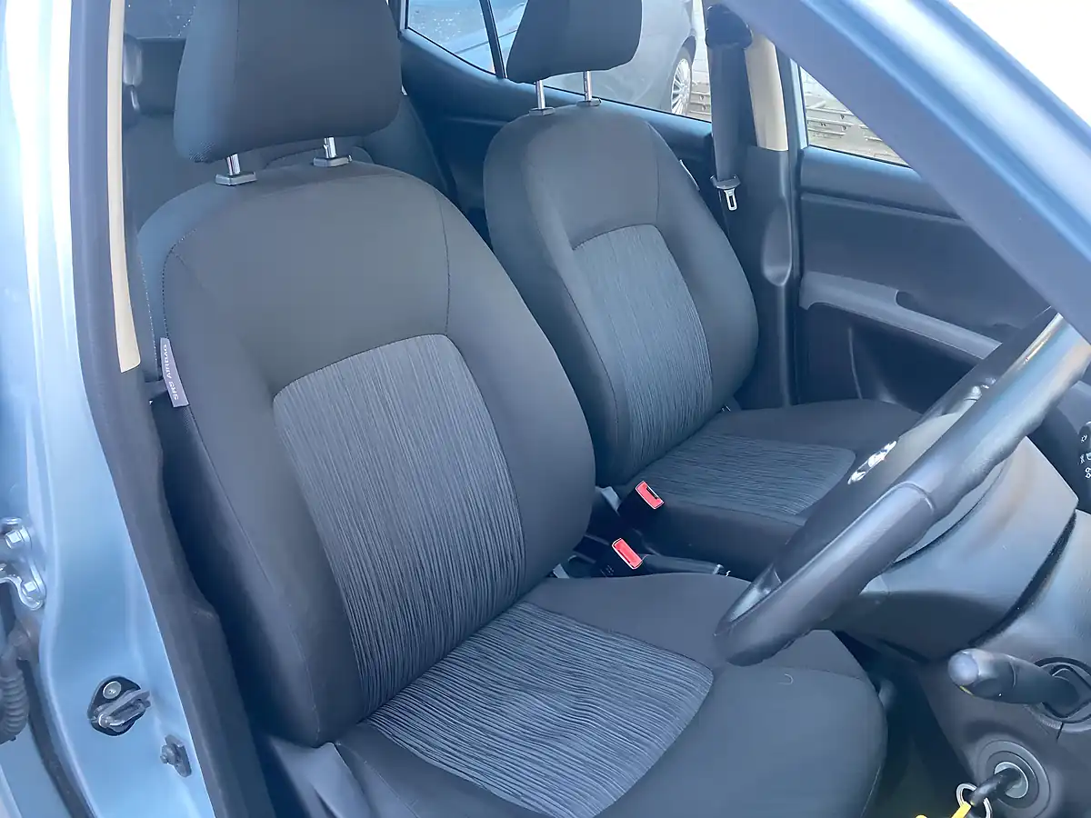Used 2012 Hyundai I10 Active Silver - Interior and Exterior details 7