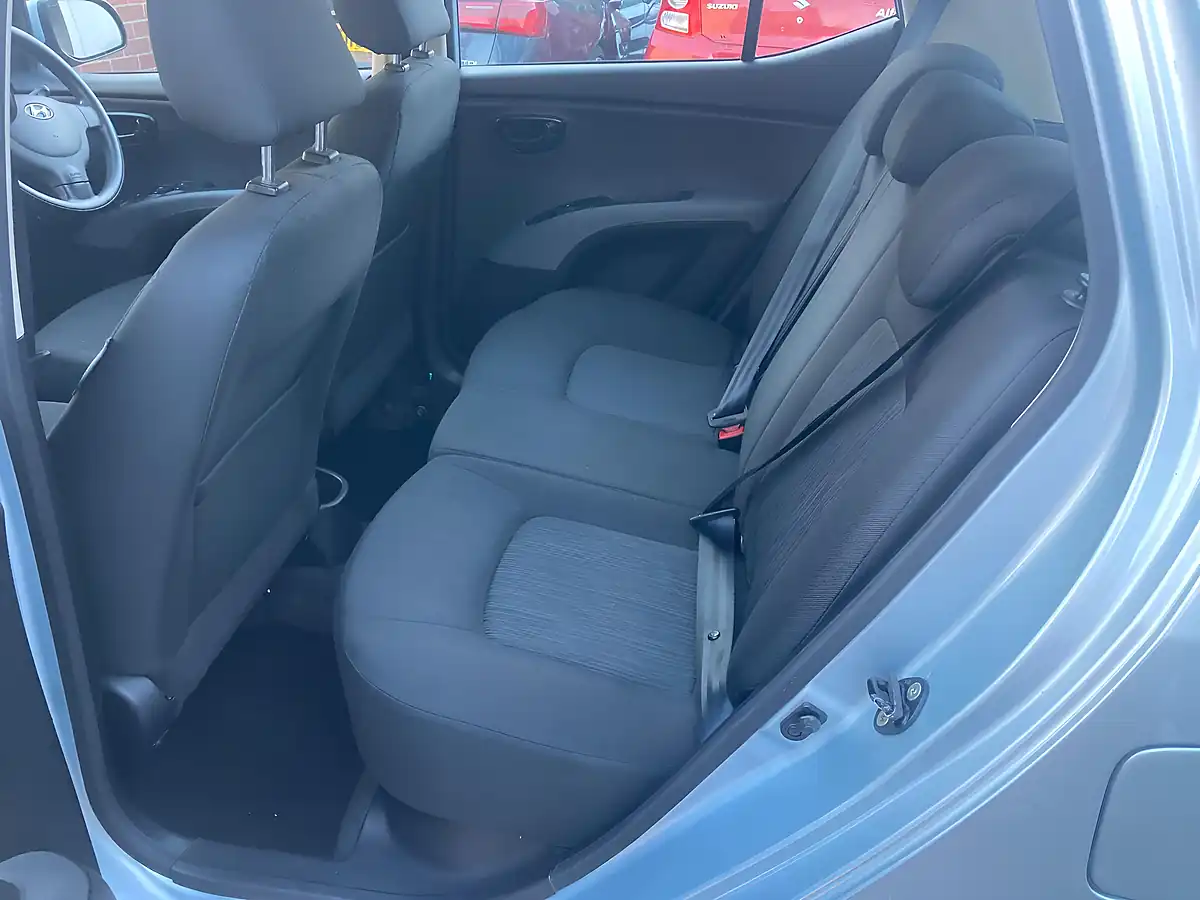Used 2012 Hyundai I10 Active Silver - Interior and Exterior details 8