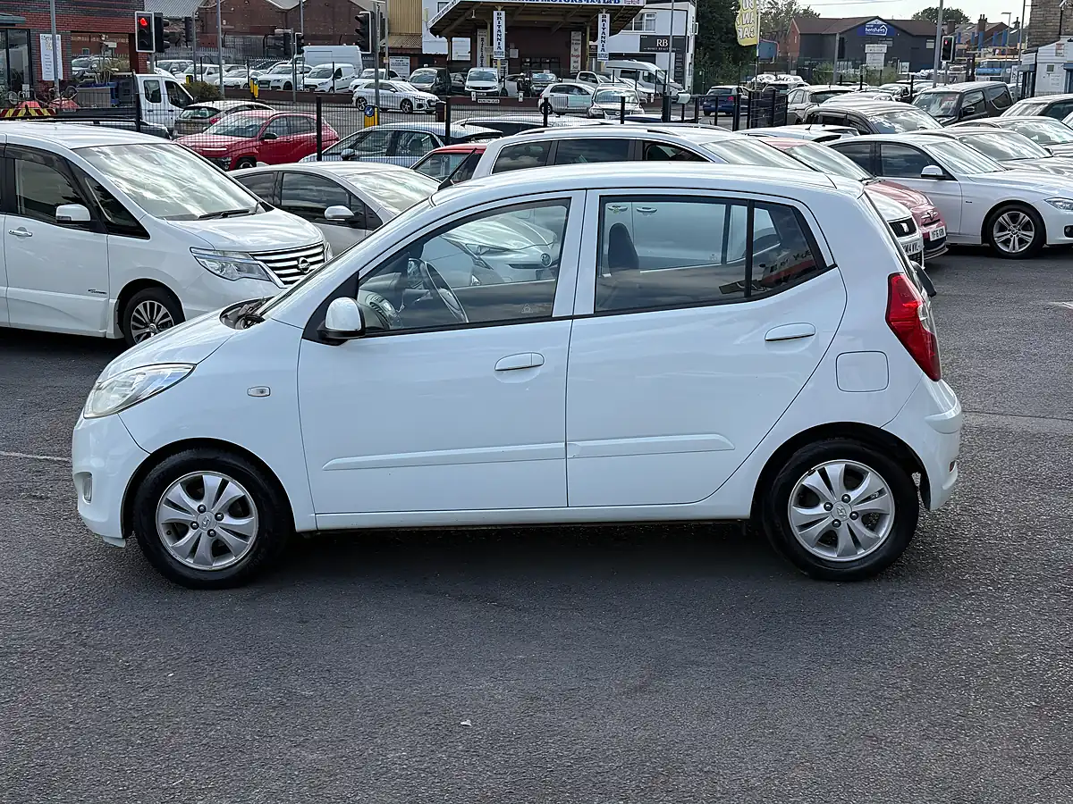 Used 2012 Hyundai I10 Active White - Interior and Exterior details 10