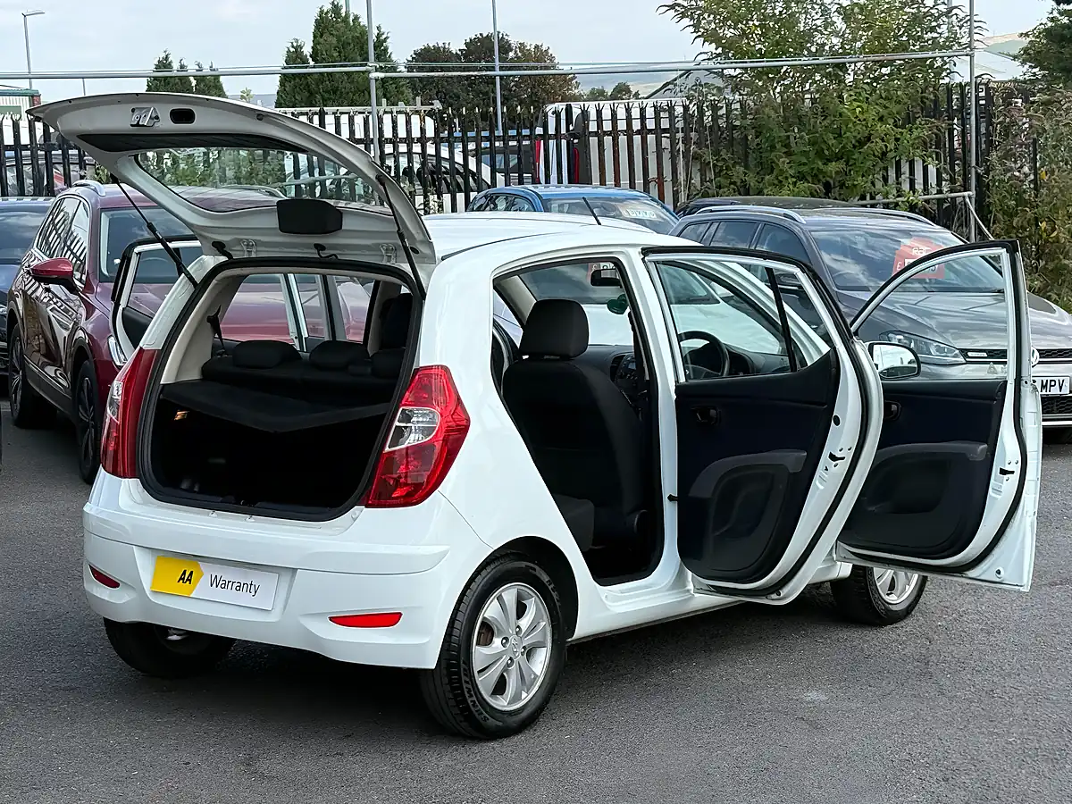 Used 2012 Hyundai I10 Active White - Interior and Exterior details 2