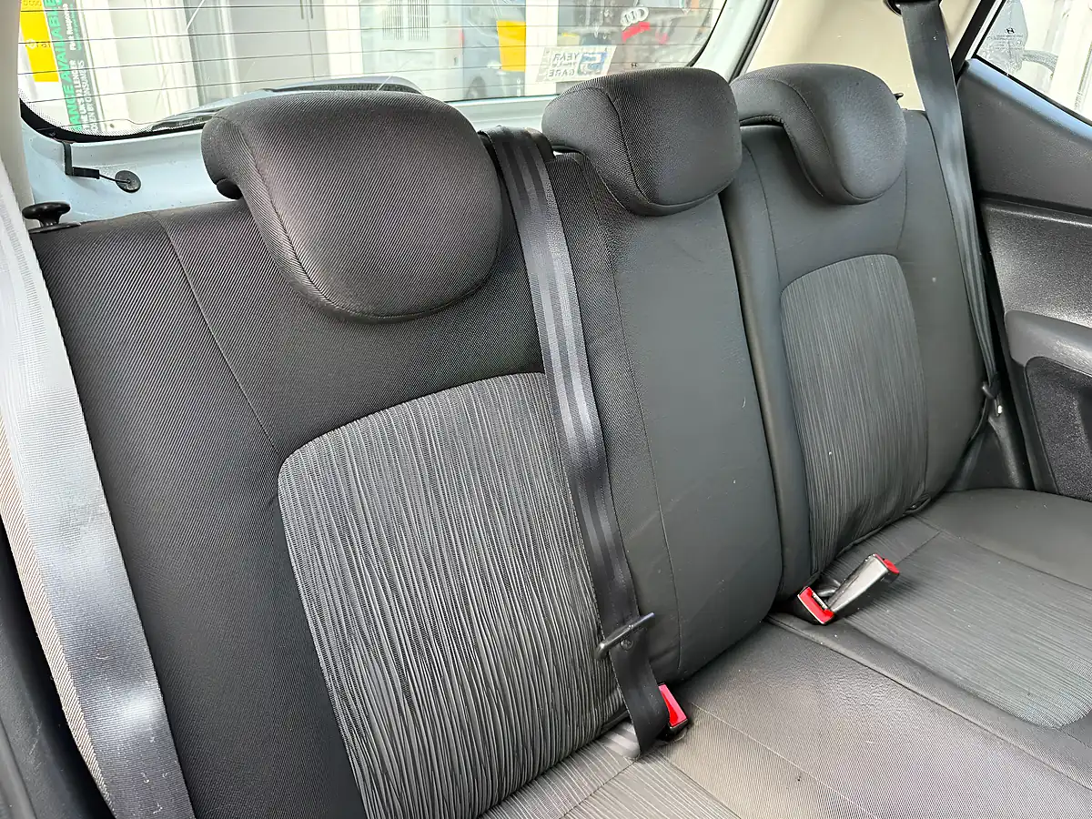 Used 2012 Hyundai I10 Active White - Interior and Exterior details 4