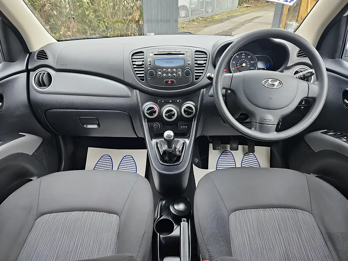 Used 2012 Hyundai i10 Active White - Interior and Exterior details 11