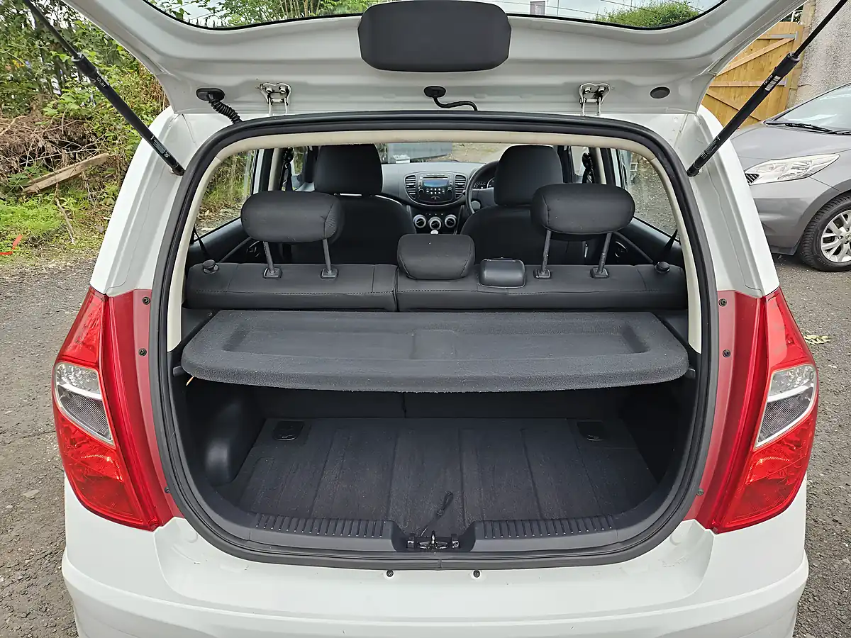 Used 2012 Hyundai i10 Active White - Interior and Exterior details 12