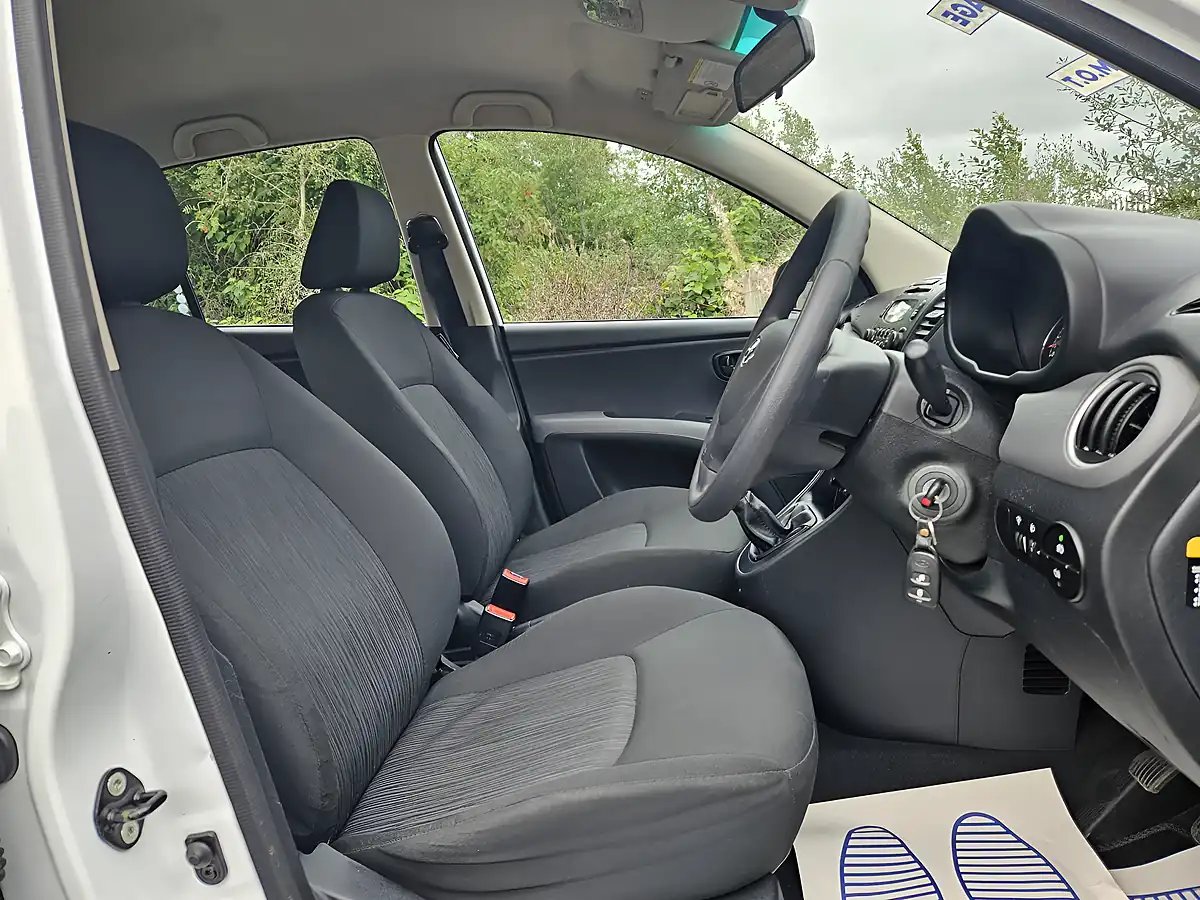 Used 2012 Hyundai i10 Active White - Interior and Exterior details 13