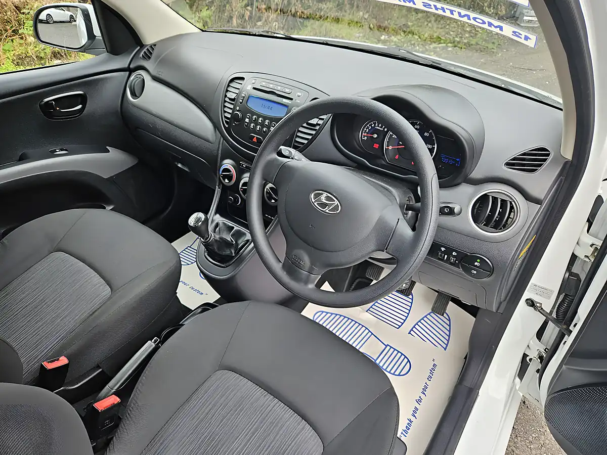 Used 2012 Hyundai i10 Active White - Interior and Exterior details 14