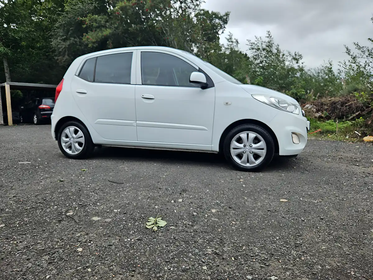 Used 2012 Hyundai i10 Active White - Interior and Exterior details 20