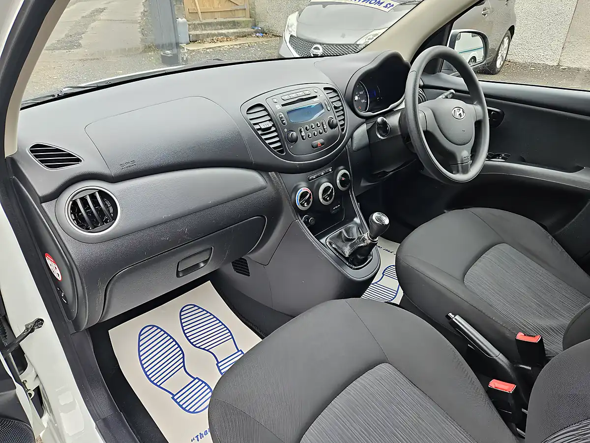 Used 2012 Hyundai i10 Active White - Interior and Exterior details 8