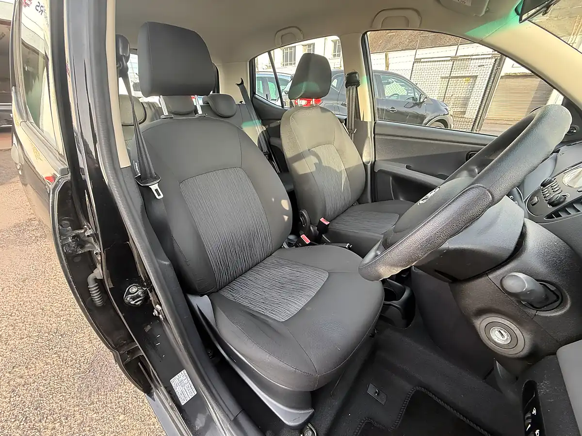 Used 2012 Hyundai i10 Classic Black - Interior and Exterior details 10