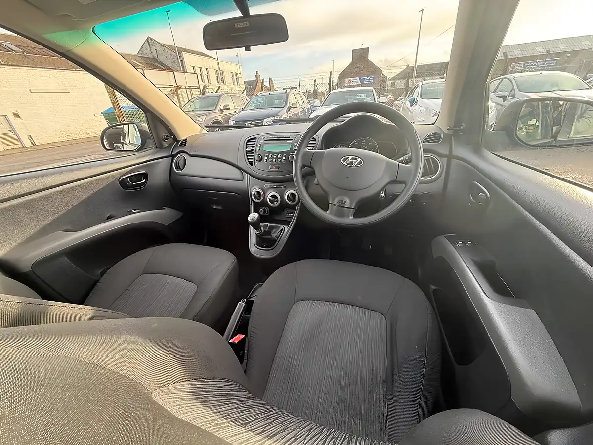 Used 2012 Hyundai i10 Classic Black - Interior and Exterior details 12