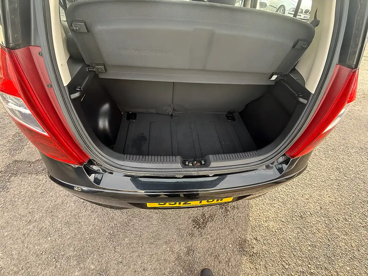 Used 2012 Hyundai i10 Classic Black - Interior and Exterior details 13