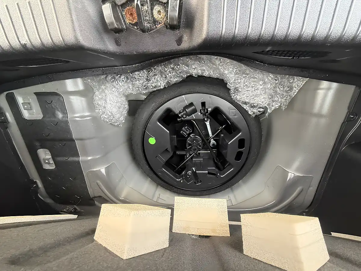 Used 2012 Hyundai i10 Classic Black - Interior and Exterior details 14