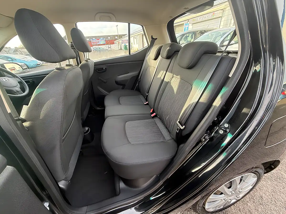 Used 2012 Hyundai i10 Classic Black - Interior and Exterior details 15