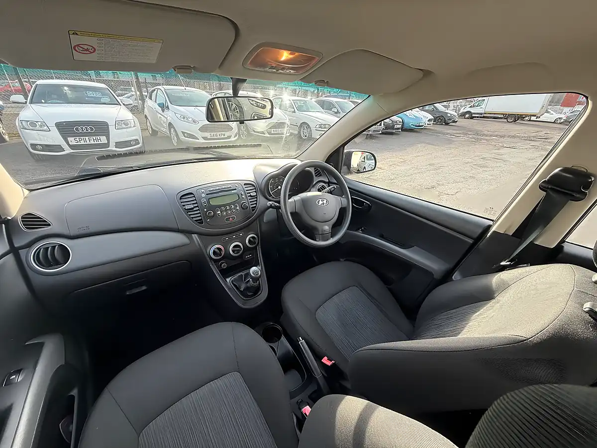 Used 2012 Hyundai i10 Classic Black - Interior and Exterior details 16