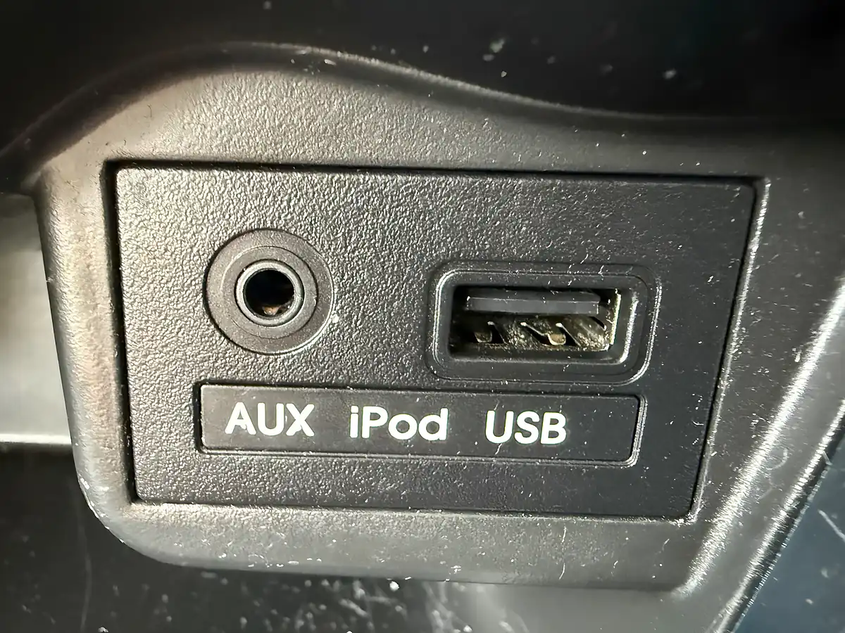 Used 2012 Hyundai i10 Classic Black - Interior and Exterior details 18