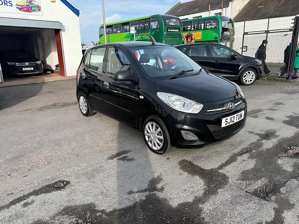Used 2012 Hyundai i10 Classic Black - Interior and Exterior details 3