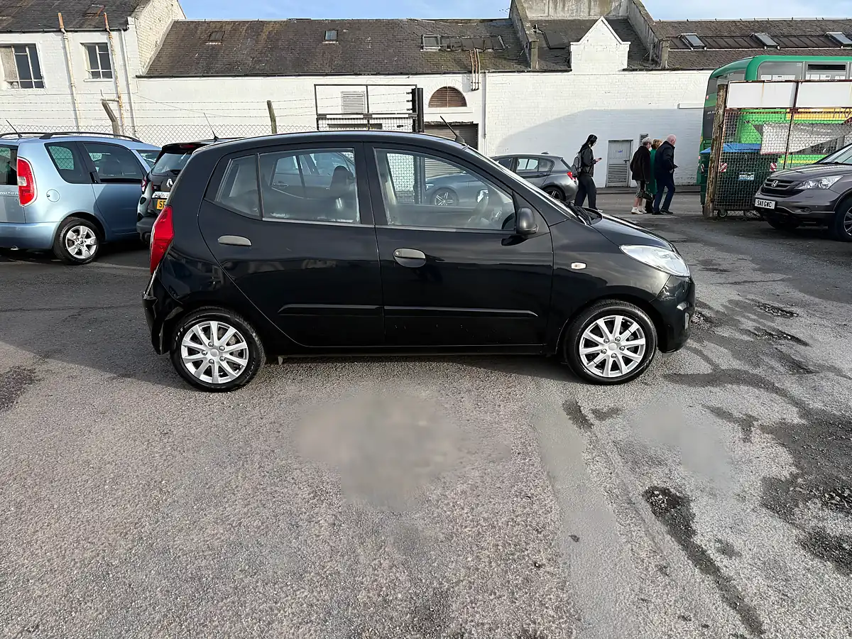 Used 2012 Hyundai i10 Classic Black - Interior and Exterior details 4