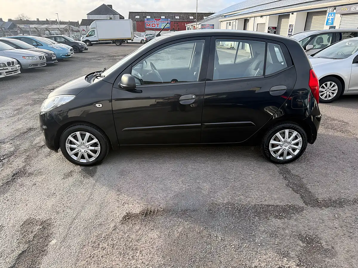 Used 2012 Hyundai i10 Classic Black - Interior and Exterior details 8