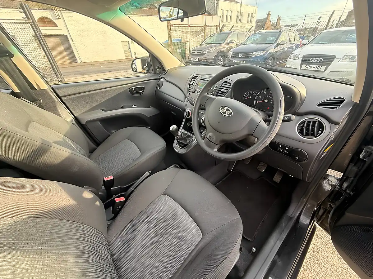 Used 2012 Hyundai i10 Classic Black - Interior and Exterior details 9