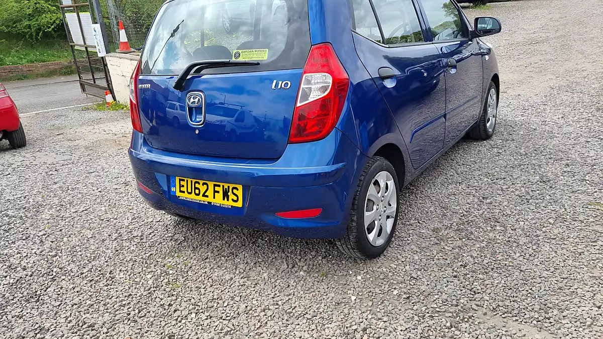 Used 2012 Hyundai i10 Classic Blue - Interior and Exterior details 12