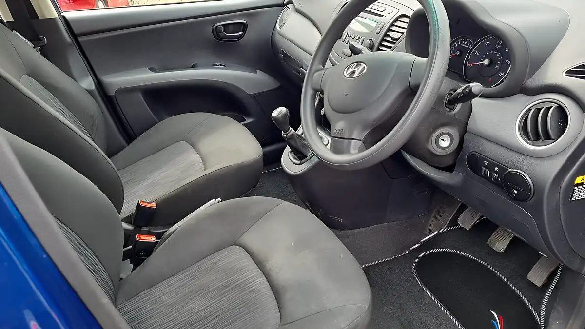Used 2012 Hyundai i10 Classic Blue - Interior and Exterior details 16