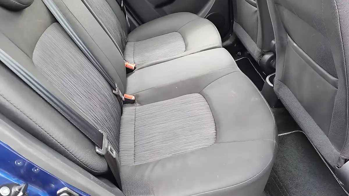 Used 2012 Hyundai i10 Classic Blue - Interior and Exterior details 18