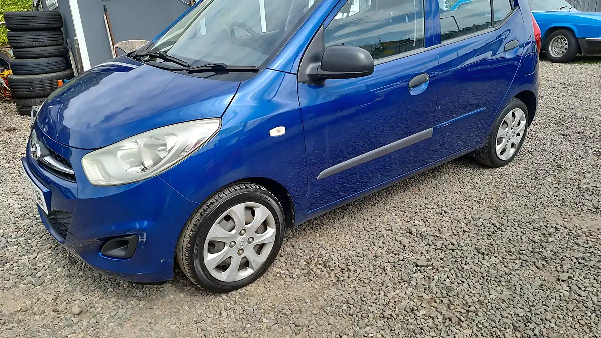 Used 2012 Hyundai i10 Classic Blue - Interior and Exterior details 3
