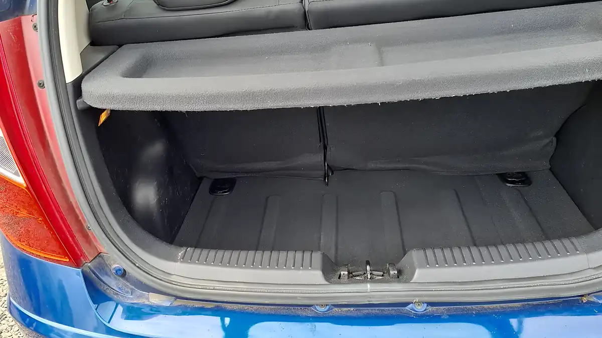 Used 2012 Hyundai i10 Classic Blue - Interior and Exterior details 9