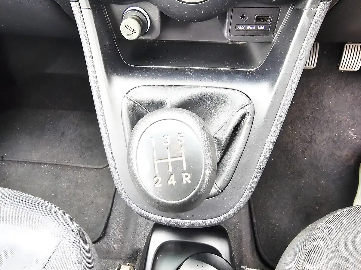 Used 2012 Hyundai i10 Classic White - Interior and Exterior details 10