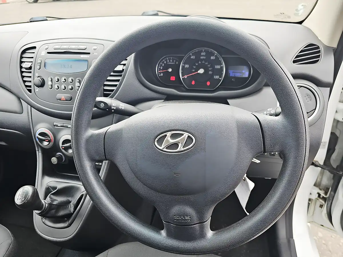 Used 2012 Hyundai i10 Classic White - Interior and Exterior details 13