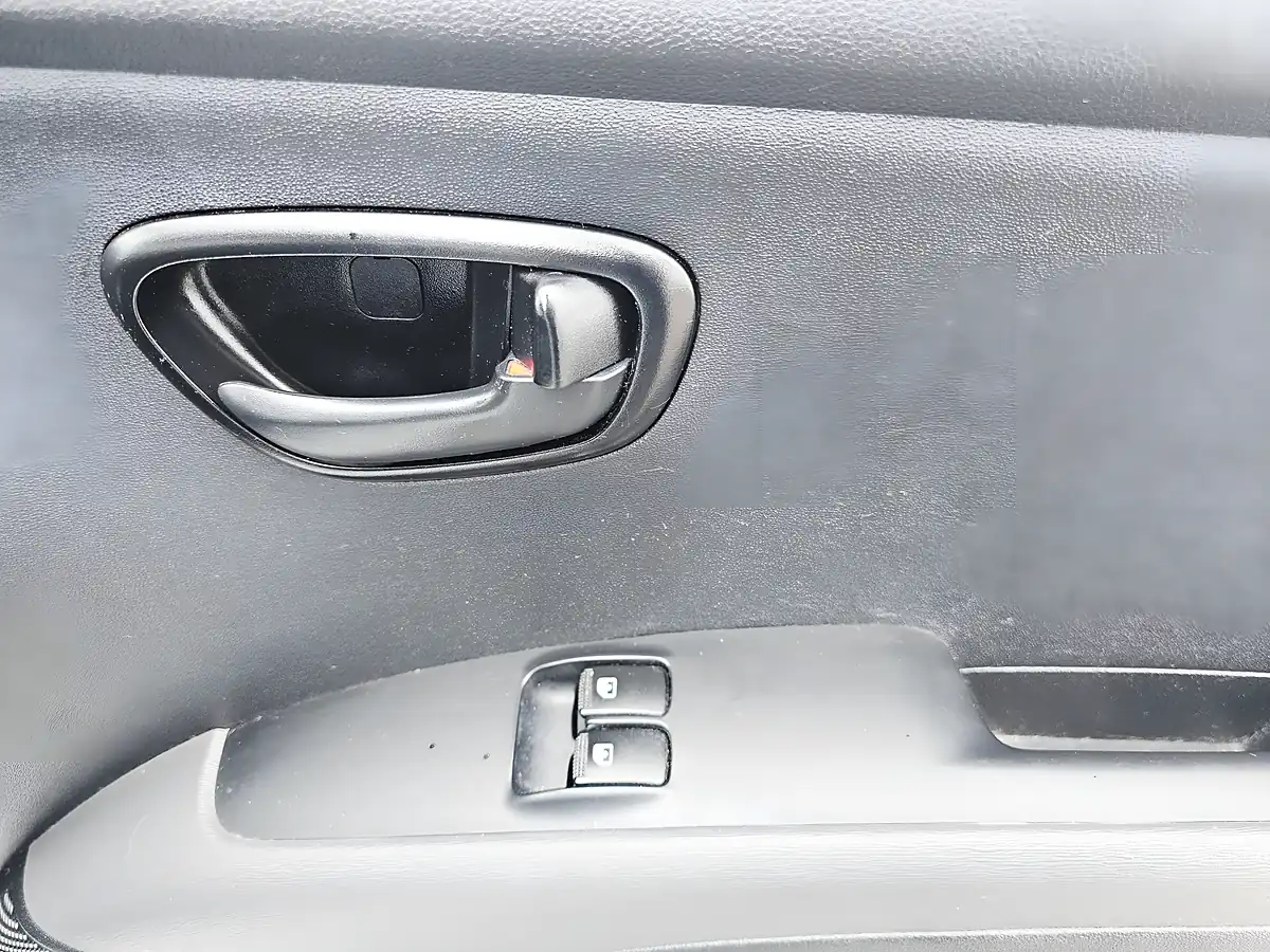 Used 2012 Hyundai i10 Classic White - Interior and Exterior details 14