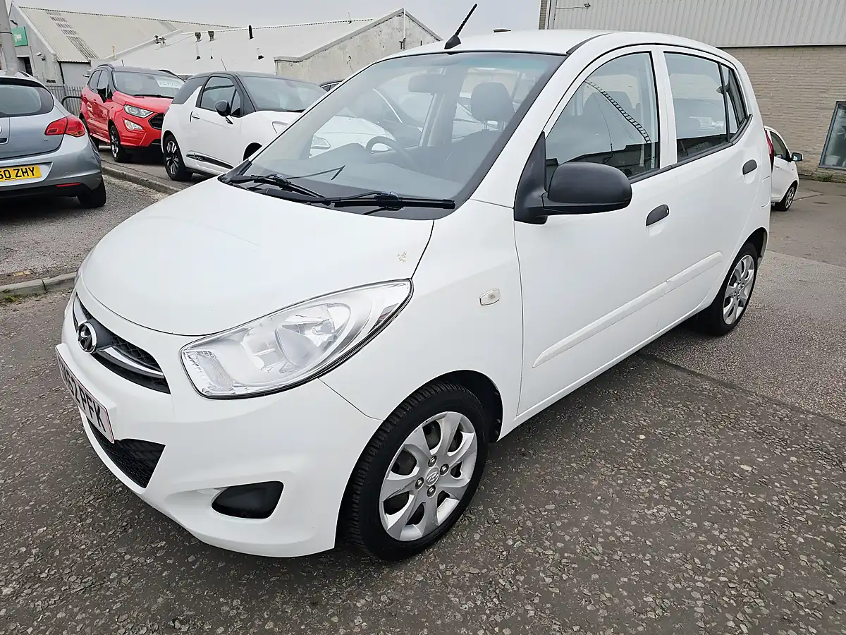 Used 2012 Hyundai i10 Classic White - Interior and Exterior details 2